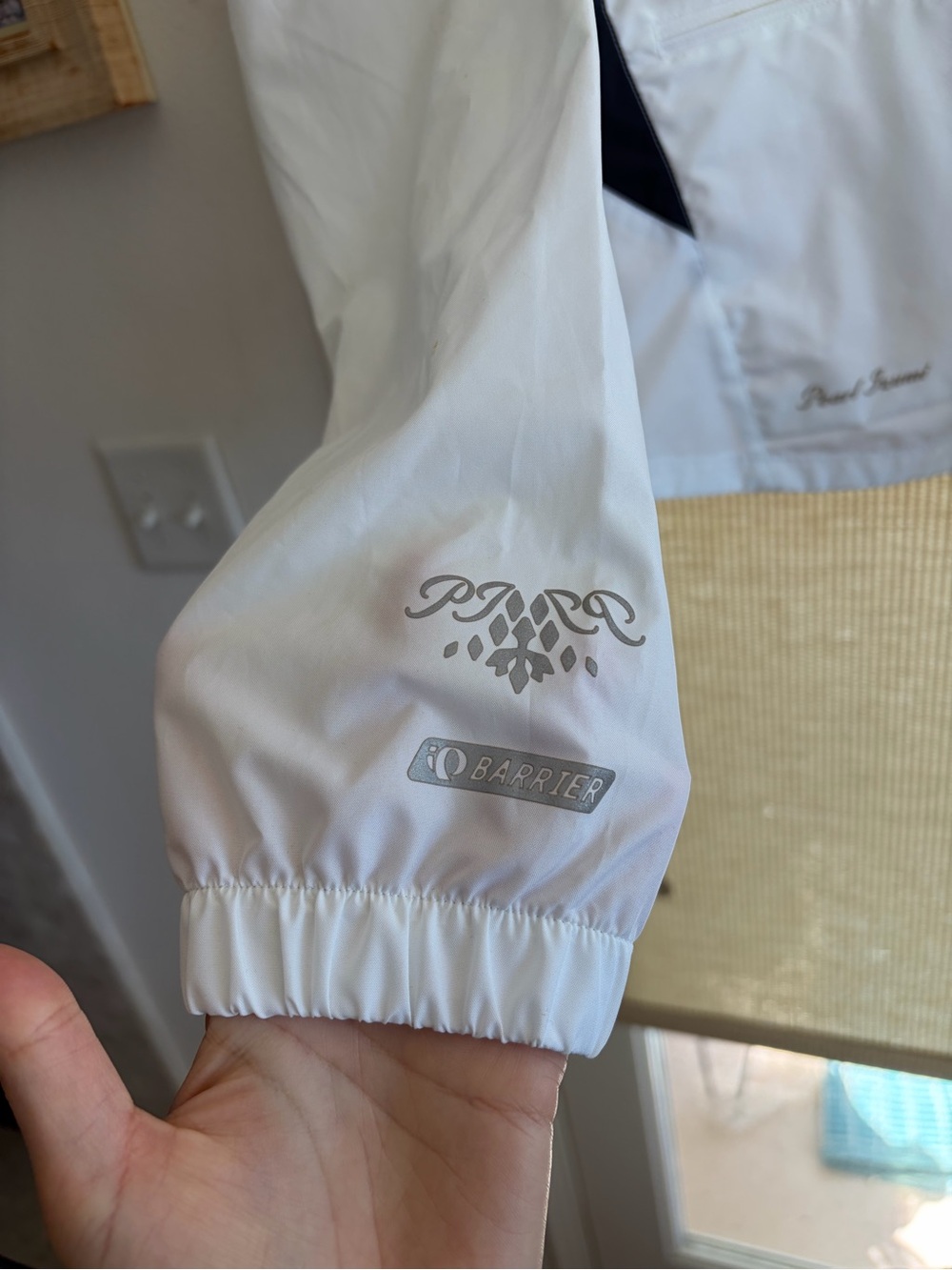 Pearl Izumi White and Black Women’s Utility Cycling Jacket - Picture 4 of 5